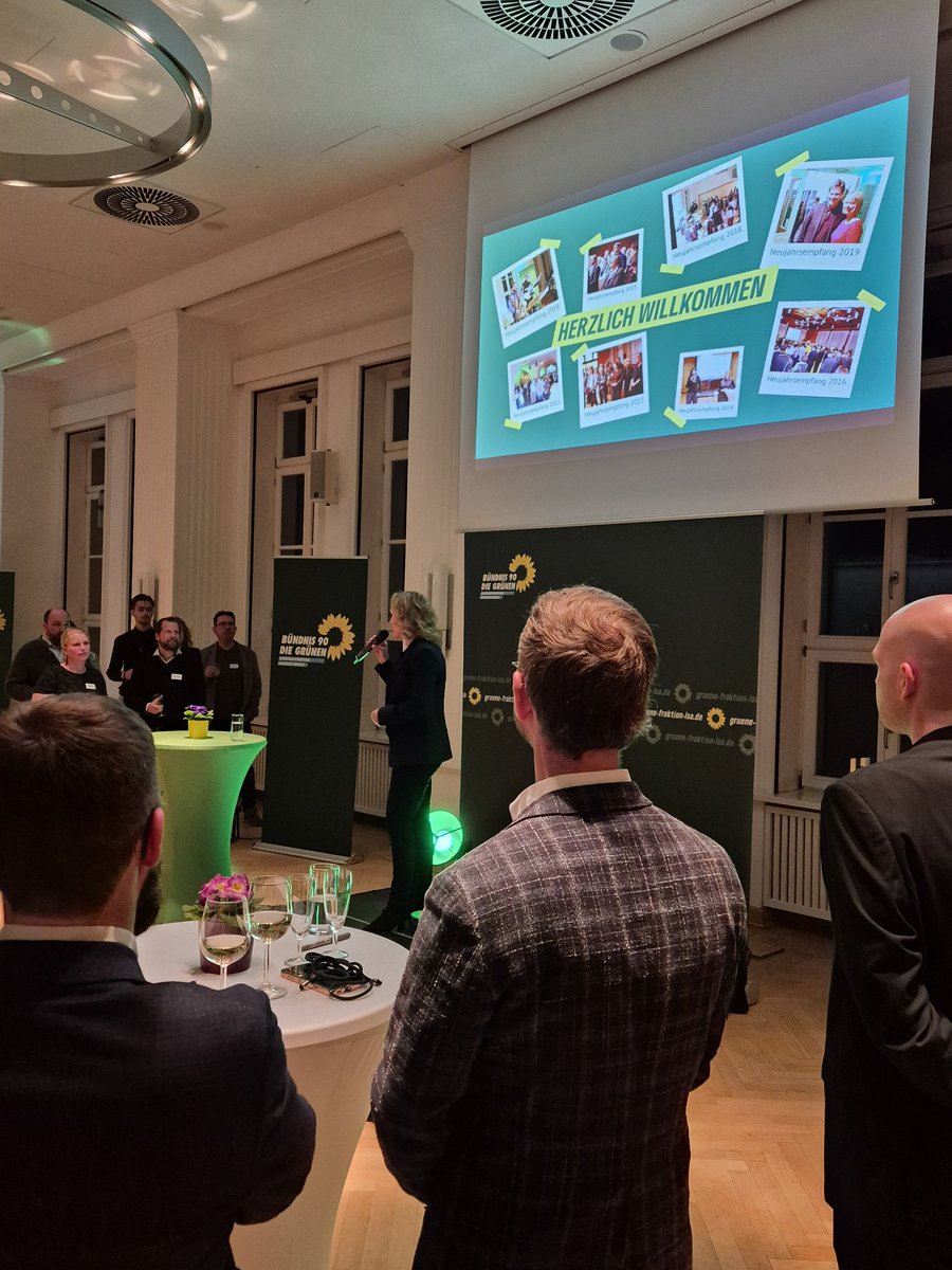 Jetzt im <a href="/Landtag_LSA/">LT Sachsen-Anhalt</a> zum Neujahrsempfang der Fraktion @GrueneFrakLSA. Gerade spricht Bundesumweltministerin Steffi #Lemke.