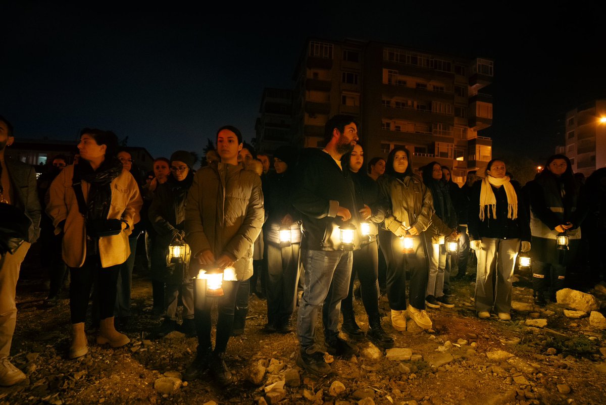 Hataylılar sevdiklerini anıyorlar. 💐

5 Şubat 2025, Antakya/Hatay
