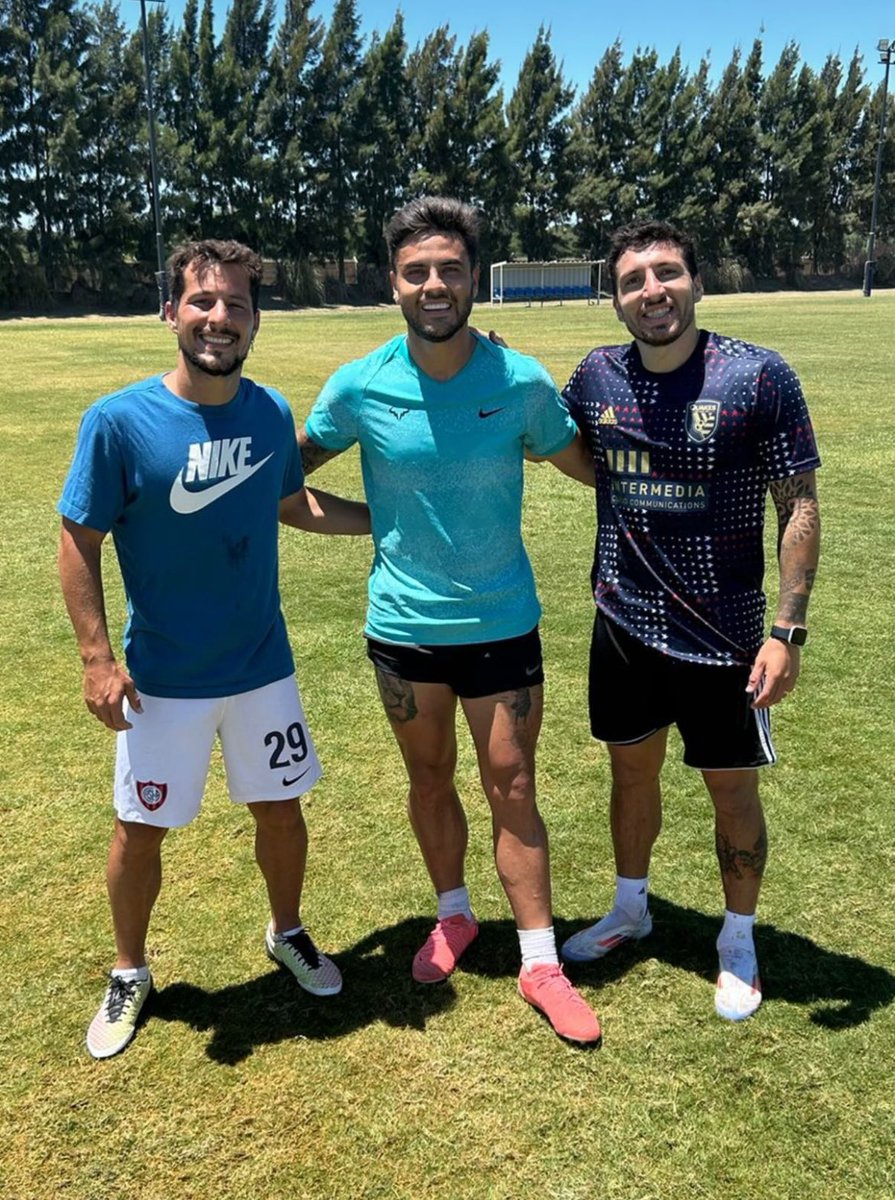 detectiveAUF's tweet photo. Héctor Villalba y Eric Remedí estaban libres desde el 31/12, si Peñarol los hubiera incorporado en los primeros días de enero podrían haber hecho pretemporada.

Pero no se los firma en Febrero pudiendo estar a la orden recién la Fecha 3 o 4 del Apertura.

Planificación cero. https://t.co/HwCUelSV9t