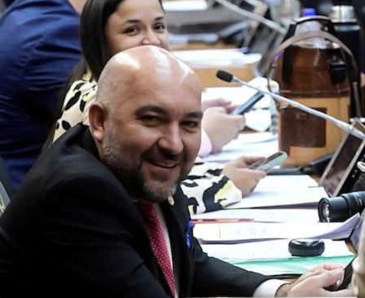 "Si me quieren sacar, yo hablaré y allí serán muchos los que se irán conmigo".
ORLANDO AREVALOS
Diputado de Honor Colorado
Via: <a href="/delpynews/">DELPY 📱🎬</a> 

APENAMI LA AMENAZA.