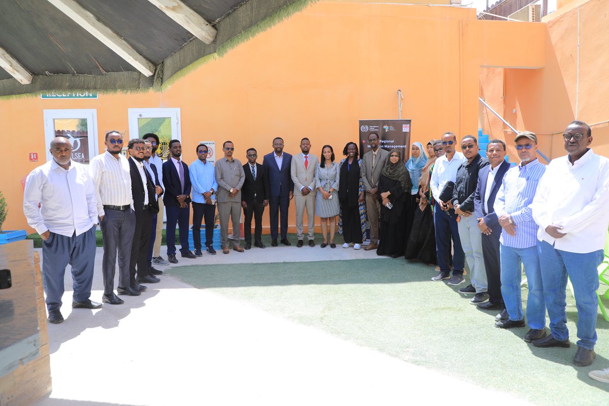 SomaliaMolsa's tweet photo. Minister of @SomaliaMolsa, H.E. @HonYusufMohamed, officially kicked off the 4th #TechnicalWorkingGroup meeting on Labour Migration which focused on reviewing progress, addressing challenges, and setting priorities for sustainable labour migration policies for Somalia’s future. https://t.co/udP9tKXtlI