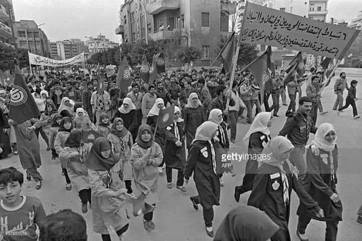 [ الوجهُ الآخر للإنتفاضة ] .. نساءٌ بقلوب الرّجال وأكثر 
زينبيّات الرّسالة ✊

#انتفاضة_٦_شباط 💚