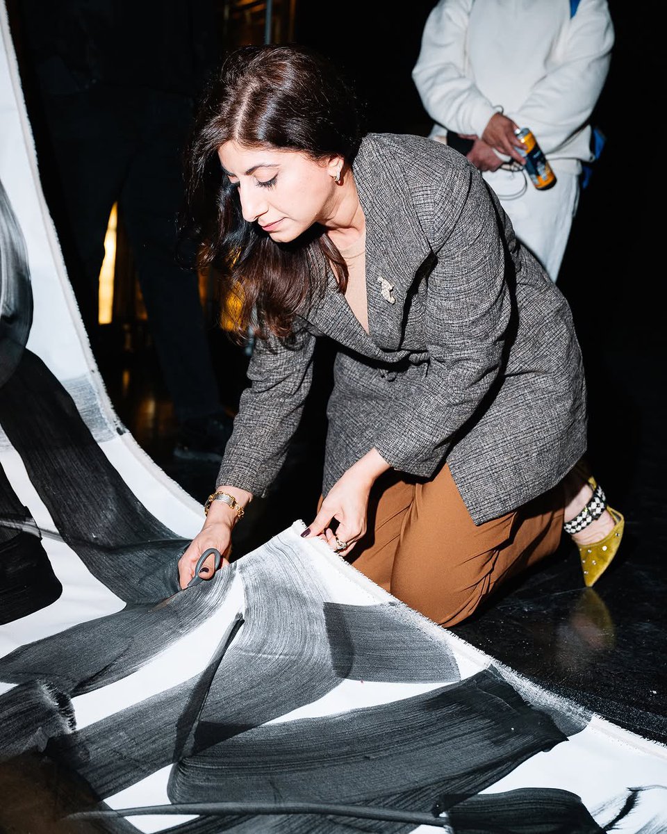 InlocoG21235's tweet photo. Check what’s happening at #InlocoDubai 🐪

🌟The project by Karim Jabbari 'VERTICAL HORIZON / 361 DEGREES' has officially opened at #InlocoGallery.

📸DM us to get a link with event photos!

Click the link in the bio to learn more.

Photographer: Freya Ro 

#artnow #uae #inloco https://t.co/VQxJ5ccbeD