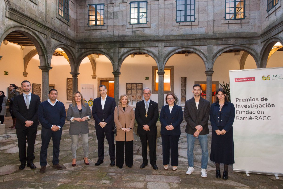 RAGalegaCiencia's tweet photo. 👨‍🔬Ángel Carracedo abre o curso da RAGC destacando o Proxecto Xenoma Galicia como o + ambicioso do mundo

🧐@juanmlema salienta que os científicxs da RAGC publicaron +300 artigos en revistas internacionais en 2024

🏅 Entregáronse os Premios de Investigación @FundacionBarrie-RAGC https://t.co/4D9tXKknwo