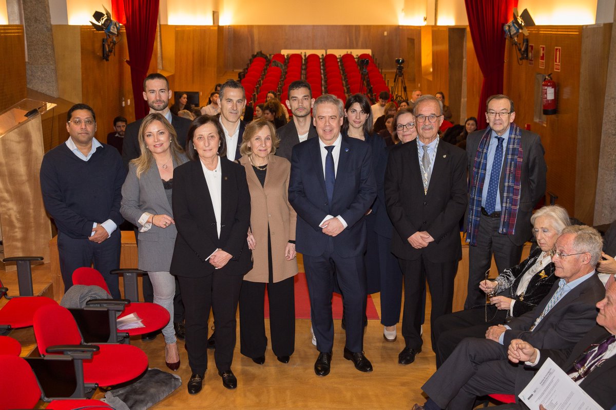 👨‍🔬Ángel Carracedo abre o curso da RAGC destacando o Proxecto Xenoma Galicia como o + ambicioso do mundo

🧐<a href="/juanmlema/">Juan M. Lema</a> salienta que os científicxs da RAGC publicaron +300 artigos en revistas internacionais en 2024

🏅 Entregáronse os Premios de Investigación <a href="/FundacionBarrie/">Fundación Barrié</a>-RAGC