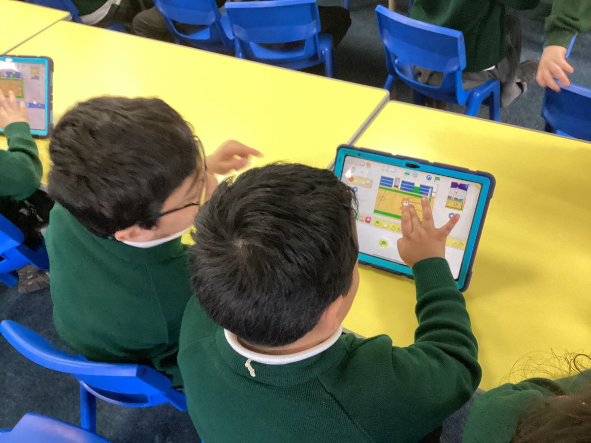 SMA_Year2's tweet photo. This week, we’ve used the repeat block to make our sprites dribble a basket ball & a rocket move to different planets @StMargarets_ #SMAComputing https://t.co/Utqiqr78OX