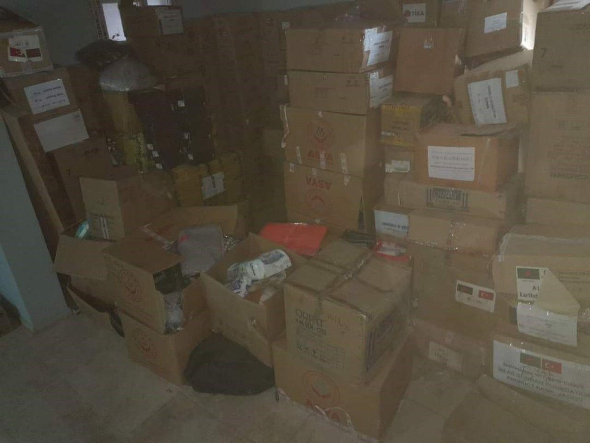 UNUTMA | Gönderilen yardımları depolarında istifleyip parayla satanları unutma.

#6Şubat2023