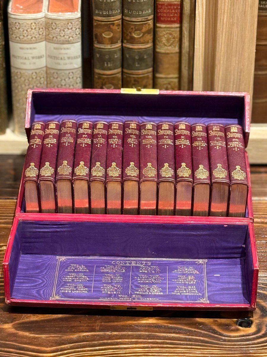 HenryPordesBook's tweet photo. Have you ever set your eyes upon a more ravishing set of Complete works by Shakespeare? 🥰
#williamshakespeare #shakespeare #collection #completeworks #feast #youreyes #rarebooks #rarebooksofinstagram #miniaturebooks #pocketedition #booksbooksbooks #bookstagram #henrypordebooks https://t.co/SHa3MxdBYd