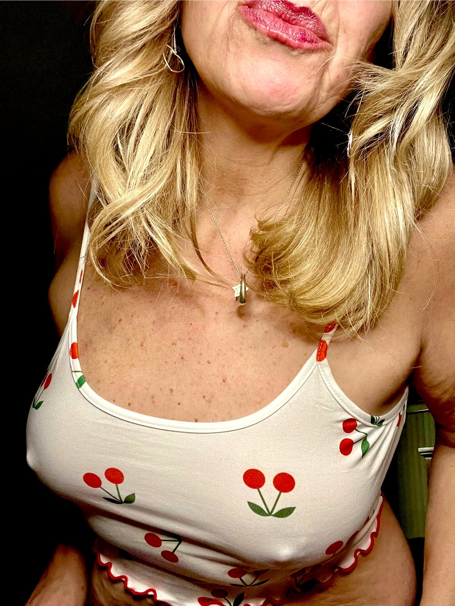 RT❤️Do you Love Milfy cherries 🍒👅