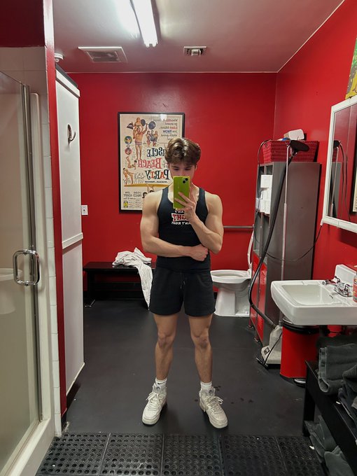 Someone called me &ldquo;Mighty Mouse&rdquo; yesterday, idk if that&rsquo;s good or bad. https://t.co/JtfjCnbUUN