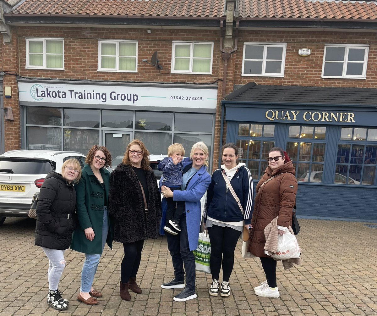 Riverside walk and visits to #QuayCorner <a href="/LakotaTraining1/">Lakota Training Group</a> #Stockton with  <a href="/Powerofwomen_/">PoW</a> Mums’ mentoring group today 

Signing up for training, qualifications and growth 💪 #confidence #opportunities #equality #change