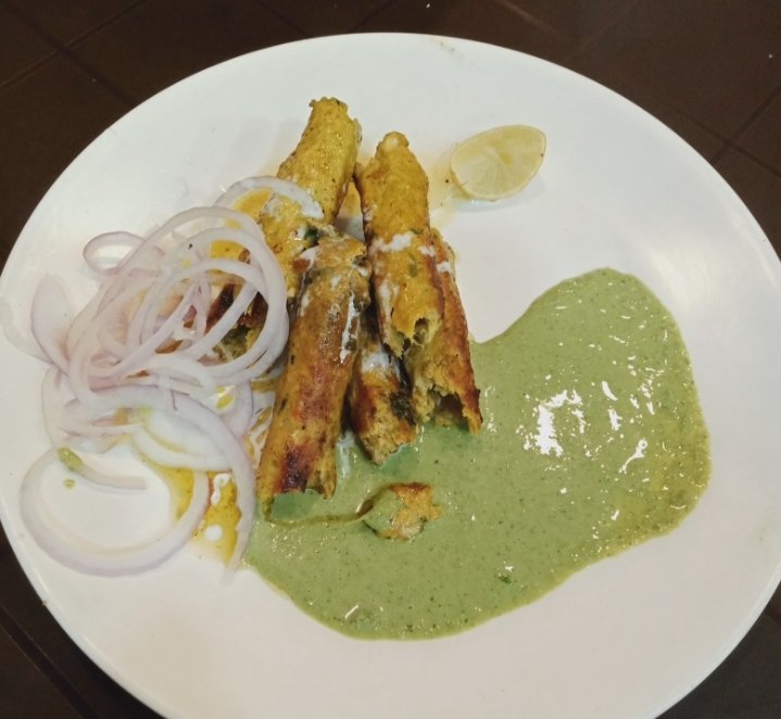 NightHawk1517's tweet photo. This is what long evening walks with my girl end with❤️❤️..what appetite 🤣🤣 care for a bite Rohit Sharma😜??
Never knew her brother's awesome company 🍻🍻......
#delhirocks
#vibetown https://t.co/O6dt2kK5Ey
