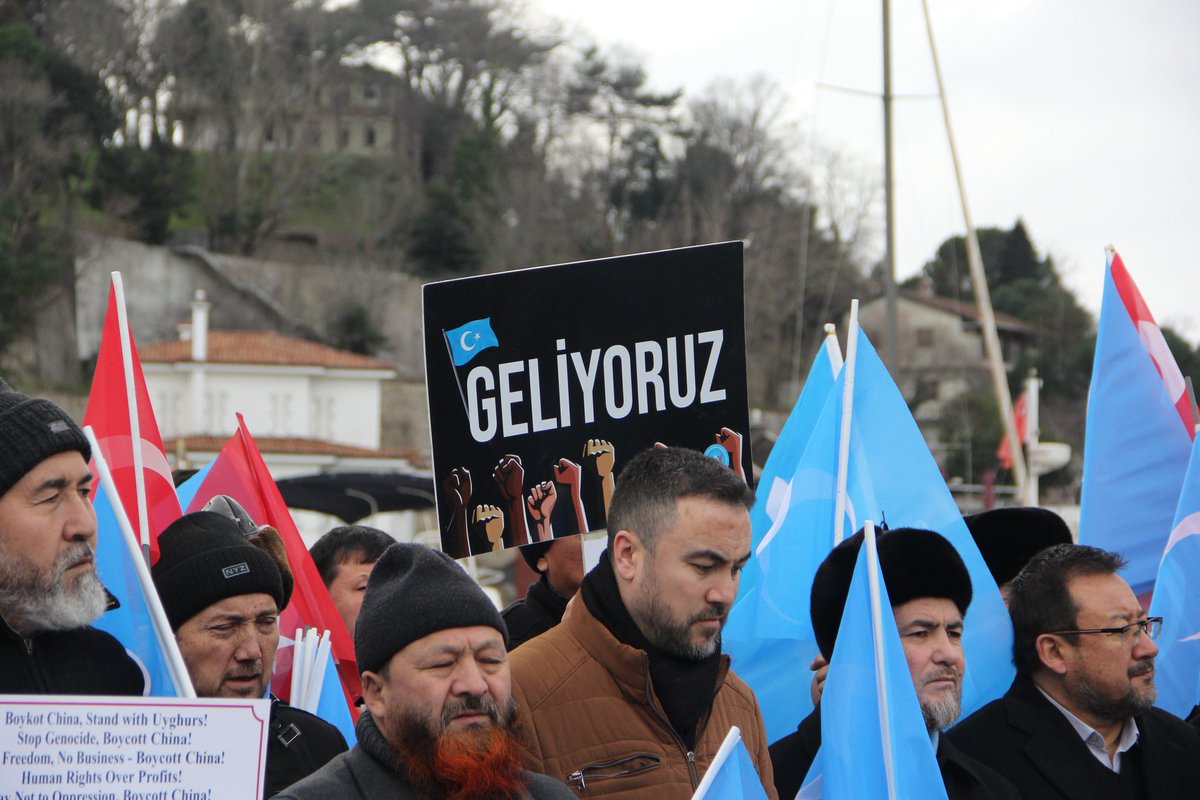 ersariTR's tweet photo. 28 yıl önce #5Şubat1997'de Çin işgali altındaki #DoğuTürkistan'ın #Gulca kentinde, zulme uğrayıp şehit edilen soydaşlarımızı @HOghuzkhan ağabeyin basın açıklaması sonrası dualarla yad ettik. #GulcaKatliamı #Uygur #UygurTürkü #TürkDünyası #Türkistan https://t.co/KPQkM6yfbT