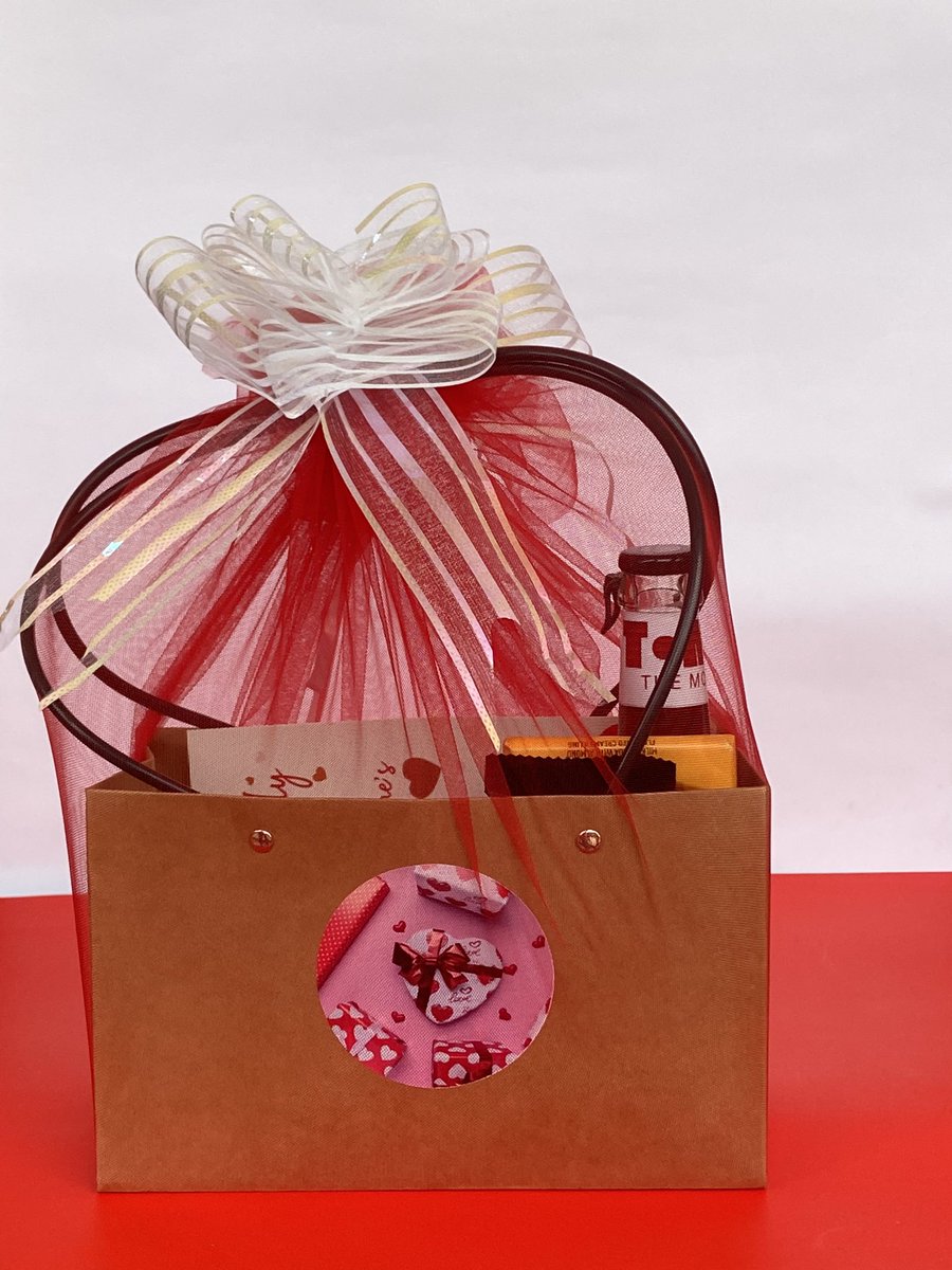 monighooo's tweet photo. This is our N20,000 Valentine gift bag🥹 https://t.co/JkXH3SY7c1