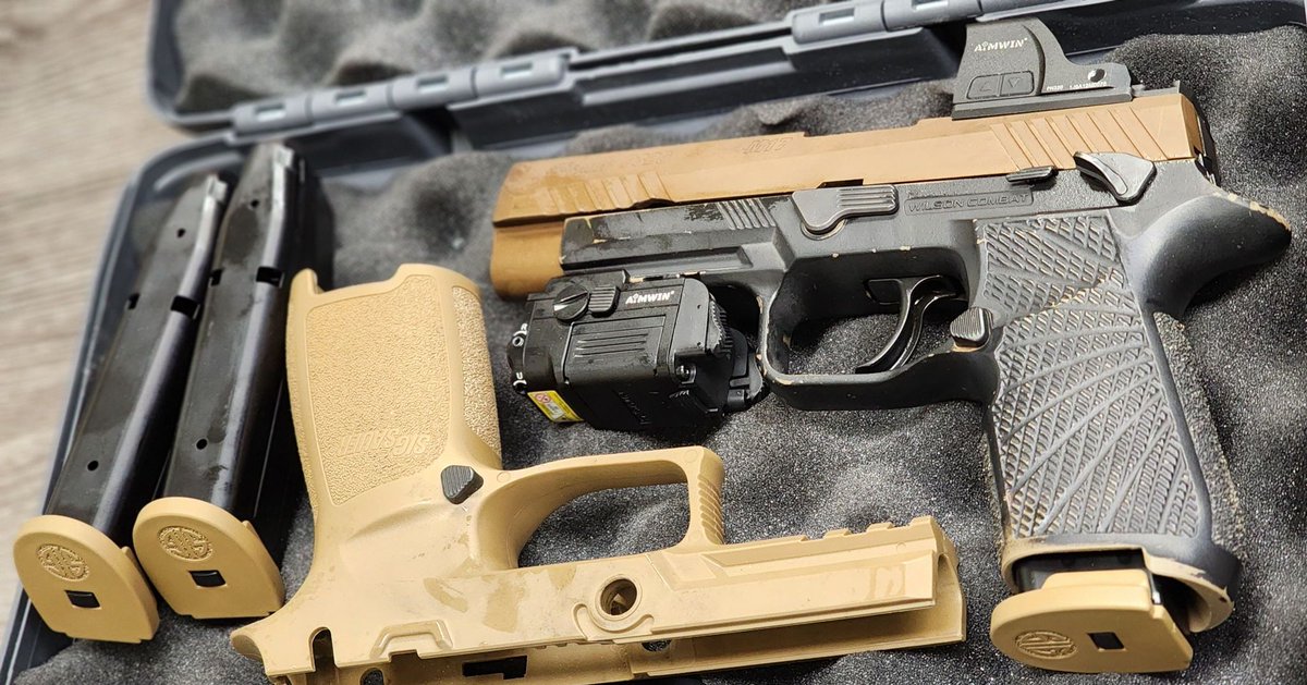 AimwinInc's tweet photo. Just back from the range, everything is
zeroed perfectly 😏

What's the yellow sticker for, though??

#Aimwin #AimwinRedDot #reddot #reddotsight
#reddotoptic #tactical #tacticalgear #rangegear
#pewpewlife #tacticallife #rds https://t.co/iPvqnwex8Z