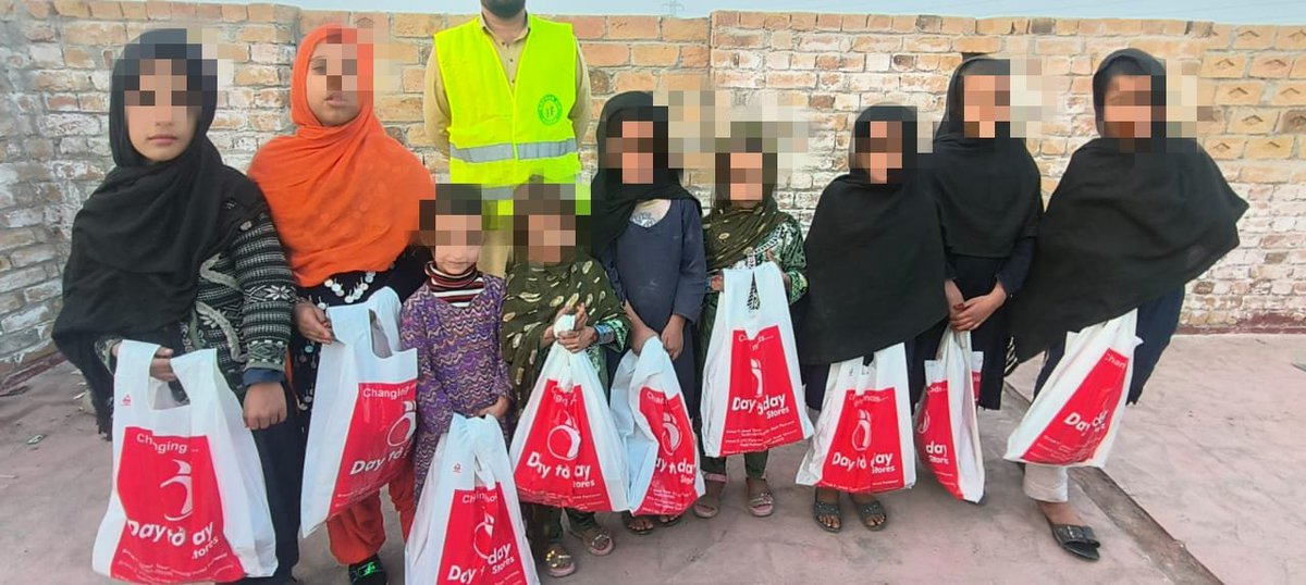 OrphanAidPk's tweet photo. Alhamdulillah! We have delivered warm clothes to orphan boys and girls, bringing smiles to their faces in this cold weather. Thank you to our kind donors for making this possible. May Allah bless you all! #OrphanAid #WinterCare #helpinghands https://t.co/ID4vzchGQg