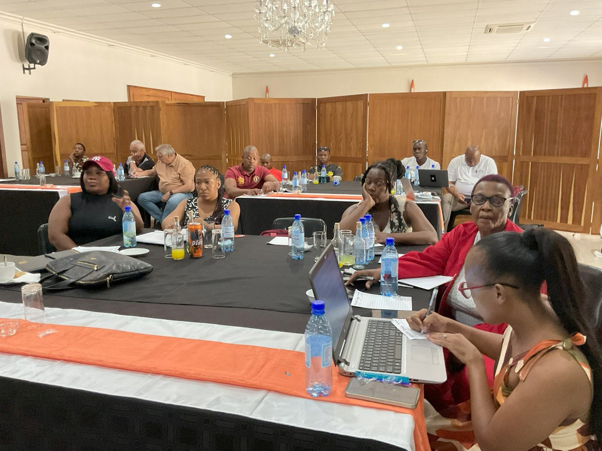 SALGA_Gov's tweet photo. @NW_COGTA @DrKKDistrict @NWPTreasury Delegates concerns included reluctance to implement consequence management, a proactive approach to UIFWE prevention instead of a reactive one to address occurrences, the non-functionality of councils &amp; MPAC and poor oversight. 
#InspiringServiceDelivery
#lgcapacitybuilding https://t.co/thIrNiGVLH
