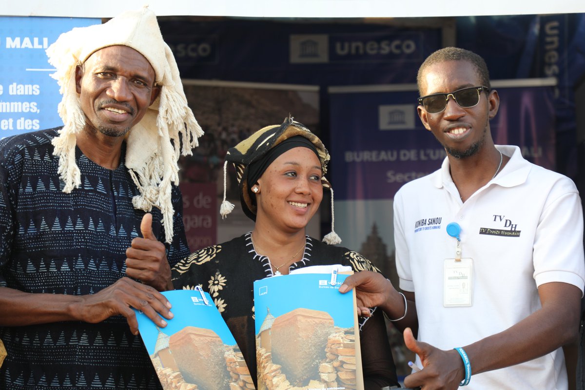 UnescoBamako's tweet photo. À travers son stand, l’UNESCO met en lumière des initiatives phares comme le projet #ALIPH, destiné à la préservation des #sites culturels et historiques des Falaises de #Bandiagara, classés au patrimoine mondial. 2/2 https://t.co/Sq4p25CrPb