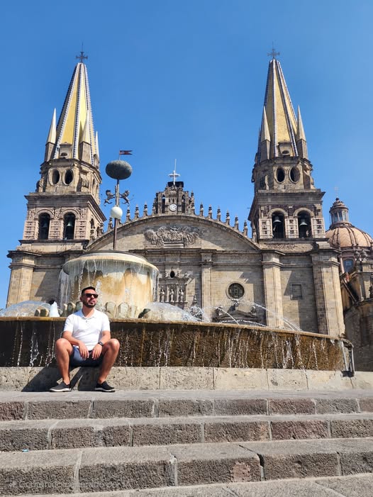 Lo vi pasando por el retrovisor 🎧

#Hombresexy #GuadalajaraGay #Tuzito #Hidalgo