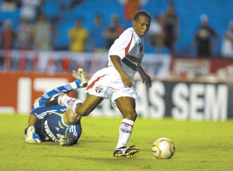 lembrancas_spfc's tweet photo. 05/02/2006 (Há 19 anos)
⚔️ São Paulo 4 x 2 Palmeiras 
🏆 @Paulistao
⚽ Thiago Ribeiro (2), Danilo e Mineiro 
🏟️ Estádio do Morumbi 
🎟️ Público: 30.970
💵 Renda:  493.576,00
🗣️ Árbitro: Cleber Wellington Abade (SP) https://t.co/CtRwaCJG24