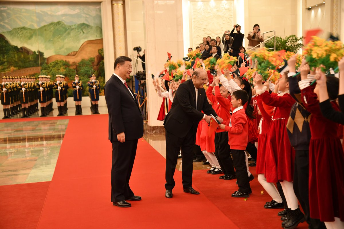 GovtofPakistan's tweet photo. President Asif Ali Zardari was welcomed upon his arrival at the Great Hall of the People in Beijing.

🇵🇰🤝🇨🇳 https://t.co/OhYunl5RIB