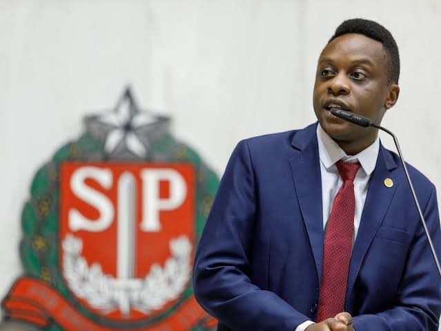 NÃO EXISTE RACISMO REVERSO: APENAS RACISMO!

Ontem, a partir da tese do racismo estrutural, o STJ decidiu que brancos não podem ser vítimas de racismo.

Protocolei hoje uma lei para que, no estado de São Paulo, todo cidadão esteja amparado pela lei antirracismo, afinal, TODO