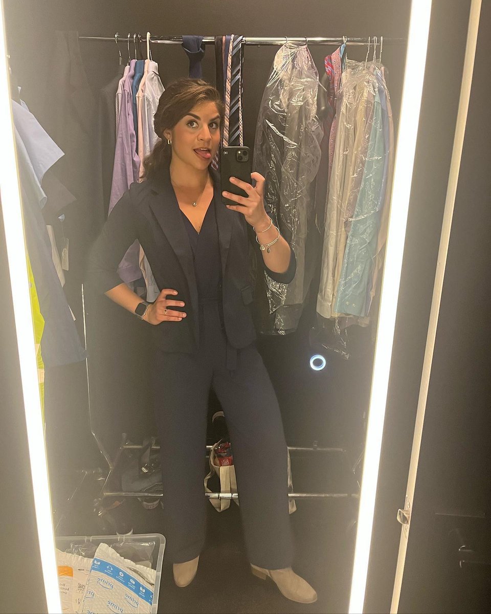 EnglishLeo's tweet photo. #WomanCrushWednesday - @Vicky_Dreamboat https://t.co/irROxHCBpP
