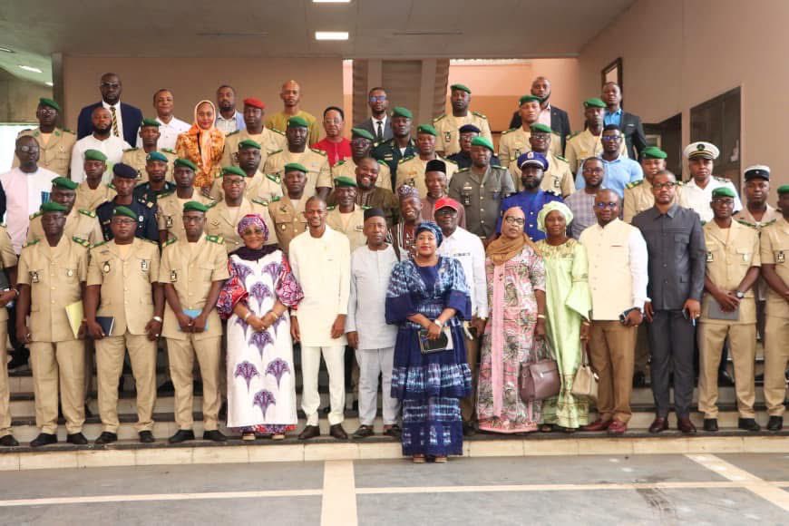 dmory83's tweet photo. CNT Immersion des officiers militaires pour découvrir le fonctionnement du parlement 🇬🇳🇬🇳🇬🇳 https://t.co/PzqXcJUowg