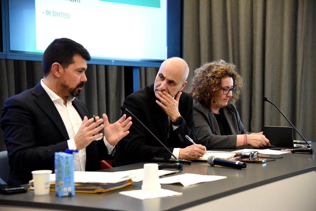 RegioneER's tweet photo. #Agricoltura. Rimborsi alle #imprese alluvionate, la Consulta agricola regionale incontra il Commissario Curcio. @ManuRontini-@AlessioMammi: “Intervenire senza ulteriori ritardi per salvaguardare la piena #ripartenza dell'#agroalimentare”
La #notizia👉https://t.co/5mxyvttYhA https://t.co/k9FRXziiKh