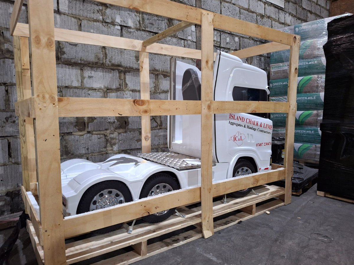 acclaimlogistic's tweet photo. When they said ‘lorry’, we expected something bigger… 😂

#delivery #deliveryservice #acclaim #services #iowdelivery #iow #palletdelivery #parceldelivery #parcelservice #solent #channelislands #acclaimlogistics #logistics #jerseydelivery #guernseydelivery #isleofwight https://t.co/zMWJo2WK3W