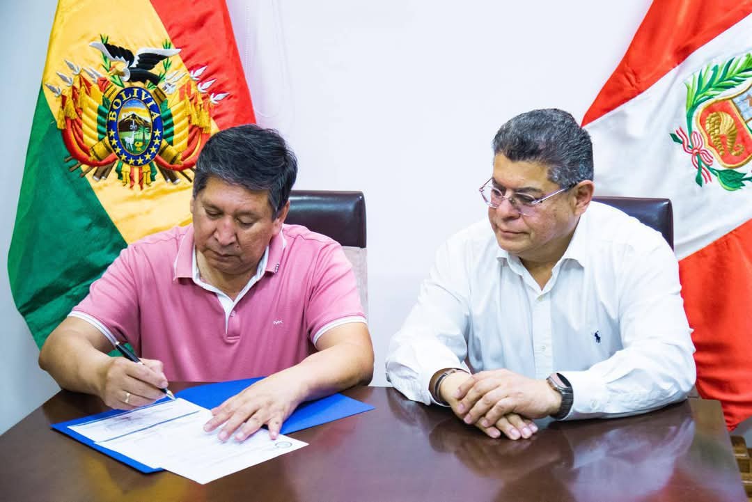 #Alianza #Estratégica Con el objetivo de fortalecer las relaciones bilaterales y fomentar el desarrollo empresarial y turístico entre #Bolivia 🇧🇴 y #Perú 🇵🇪, se firmó un acta de intenciones entre la Cámara Nacional de Comercio CNC - Bolivia y el municipio de #Chancay.  
#Comercio