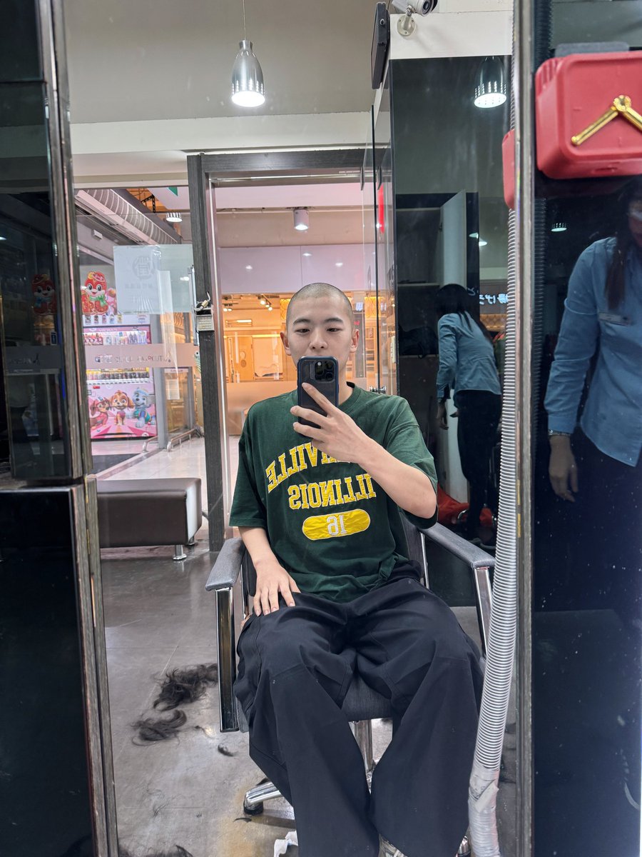 www192_'s tweet photo. 變成好醜ㄉ小光頭了
被風吹超級冷🥶 https://t.co/kIQ7cnrxrJ