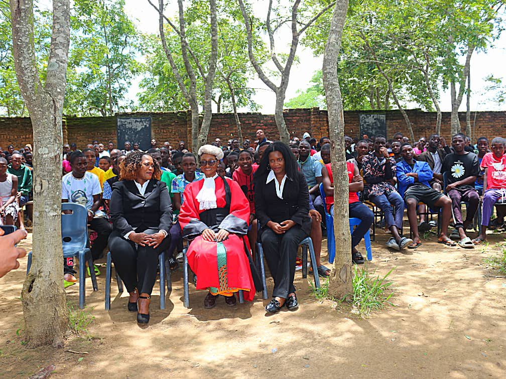 WOJAM_'s tweet photo. Inspiring the next generation of leaders! WOJAM visited schools in Ntchisi, encouraging students to strive for academic excellence #Education #Inspiration #YouthEmpowerment https://t.co/z4nwapfCmb