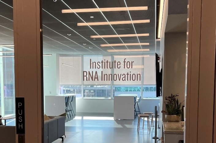 The Vaccine Makers Project (@vaccinemakers) on Twitter photo We’re excited to share our new video, “Behind the Scenes: A Tour of Penn’s Institute for RNA Innovation.” Join us for a look at how the <a href="/WeissmanLab/">The Drew Weissman Lab</a> is testing mRNA for potential therapies & vaccines. Thank you to <a href="/KreiderTed/">Ted Kreider</a> for hosting the tour: tinyurl.com/3xc8ty5e. We’re excited to share our new video, “Behind the Scenes: A Tour of Penn’s Institute for RNA Innovation.” Join us for a look at how the <a href="/WeissmanLab/">The Drew Weissman Lab</a> is testing mRNA for potential therapies & vaccines. Thank you to <a href="/KreiderTed/">Ted Kreider</a> for hosting the tour: tinyurl.com/3xc8ty5e.