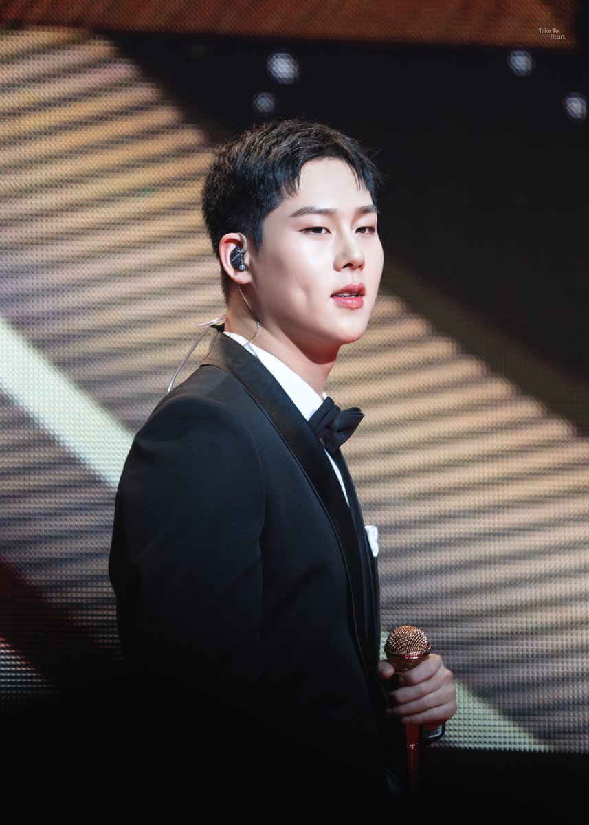 aro_monbebe's tweet photo. 250205 <JOOHONEYWALKER>
왕자님 등장...
#주헌 #JOOHONEY #몬스타엑스 #MONSTA_X #MONSTAX https://t.co/PjMpL0iwja