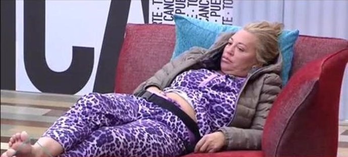 Maria_Marione's tweet photo. Yo viendo cómo Verdeliss gana seis maratones en seis días. https://t.co/rAaqWsGAan
