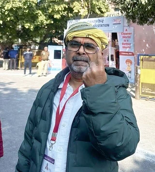 खुद को वोट तो पूरी दुनियाँ देती है साहब लेकिन बात तो तब बनेगी जब आप अपने खिलाफ खड़े उम्मीदवार को राजा की तरह वोट दे कर वापस आए..❤️😅🔥