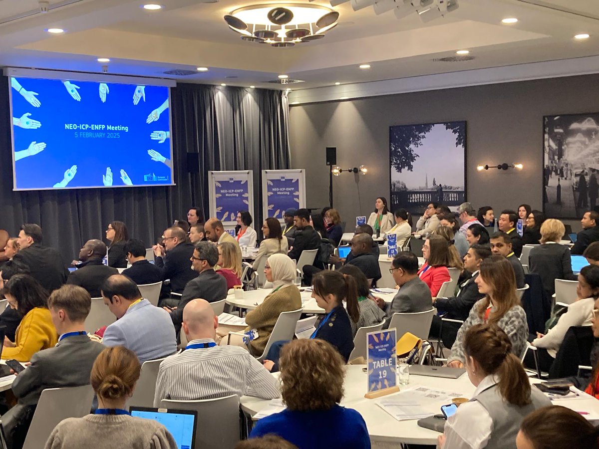 EUErasmusPlus's tweet photo. #ErasmusPlus representatives from around the 🌍 are meeting today! Taking part in a 3-day event and looking to boost relationships while promoting the opportunities available under the programme, they all come together as ☝️.

Learn more about their work: https://t.co/TDG2t1zzmf https://t.co/GDczzhl9xC