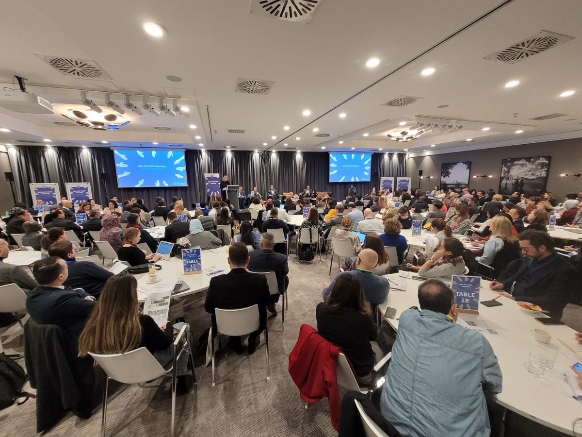 EUErasmusPlus's tweet photo. #ErasmusPlus representatives from around the 🌍 are meeting today! Taking part in a 3-day event and looking to boost relationships while promoting the opportunities available under the programme, they all come together as ☝️.

Learn more about their work: https://t.co/TDG2t1zzmf https://t.co/GDczzhl9xC