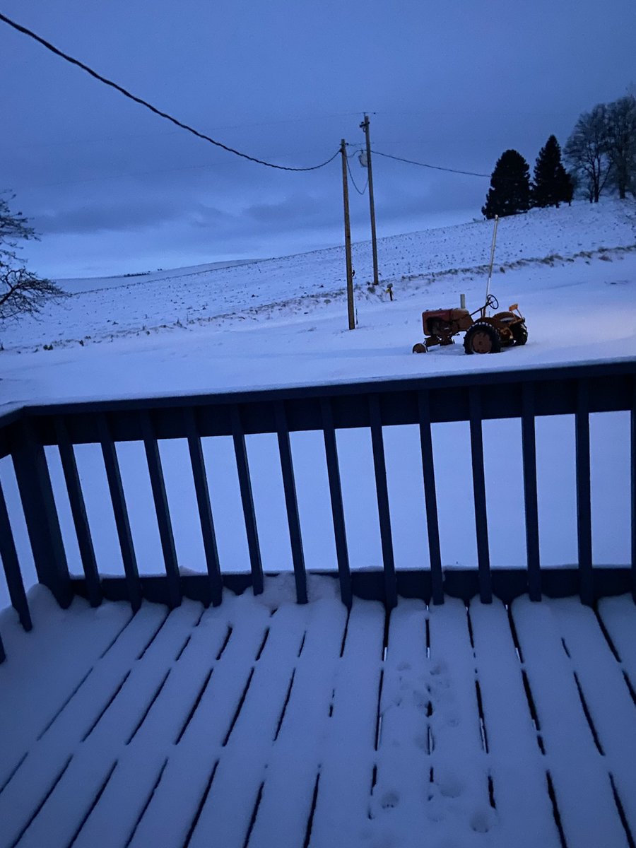 NewsPham's tweet image. Overnight another batch of snow blanketed the Inland Northwest. Here's a look at some viewer photo's. Text us a pic of what it looks like outside your window to 509-448-2000. @KREM2 #UpWithKREM