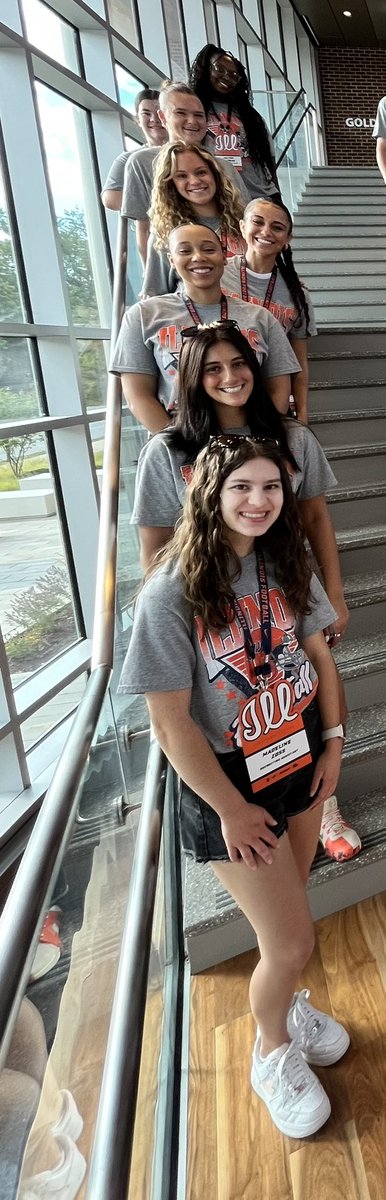 vicadamss_'s tweet photo. Happy #NGWSD to all that continue to break barriers!!! Thankful for this group that has absolutely crush it this year with @IlliniFootball — oh has it been sweet watching it pay off. #ILL https://t.co/Ff88563NvM
