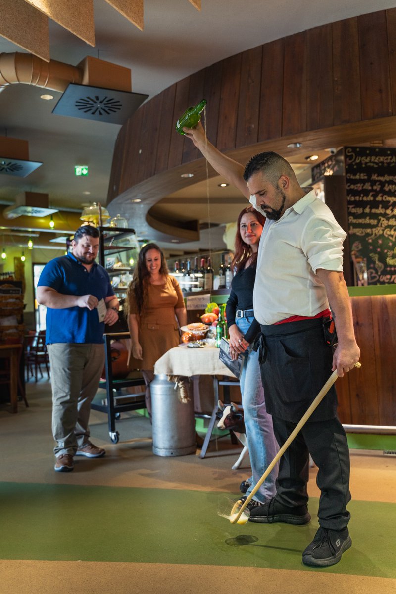 En <a href="/SidraturismoAst/">Sidraturismo Asturias</a> nos sobra calidad, tradición y experiencia.
60 empresas y profesionales listos para hacer de tu visita una aventura única y muy sidrera.
¿Te animas? ¡Ven y bébete un trocito de Asturias con nosotros! 👇🏻
reserva.sidraturismoasturias.es