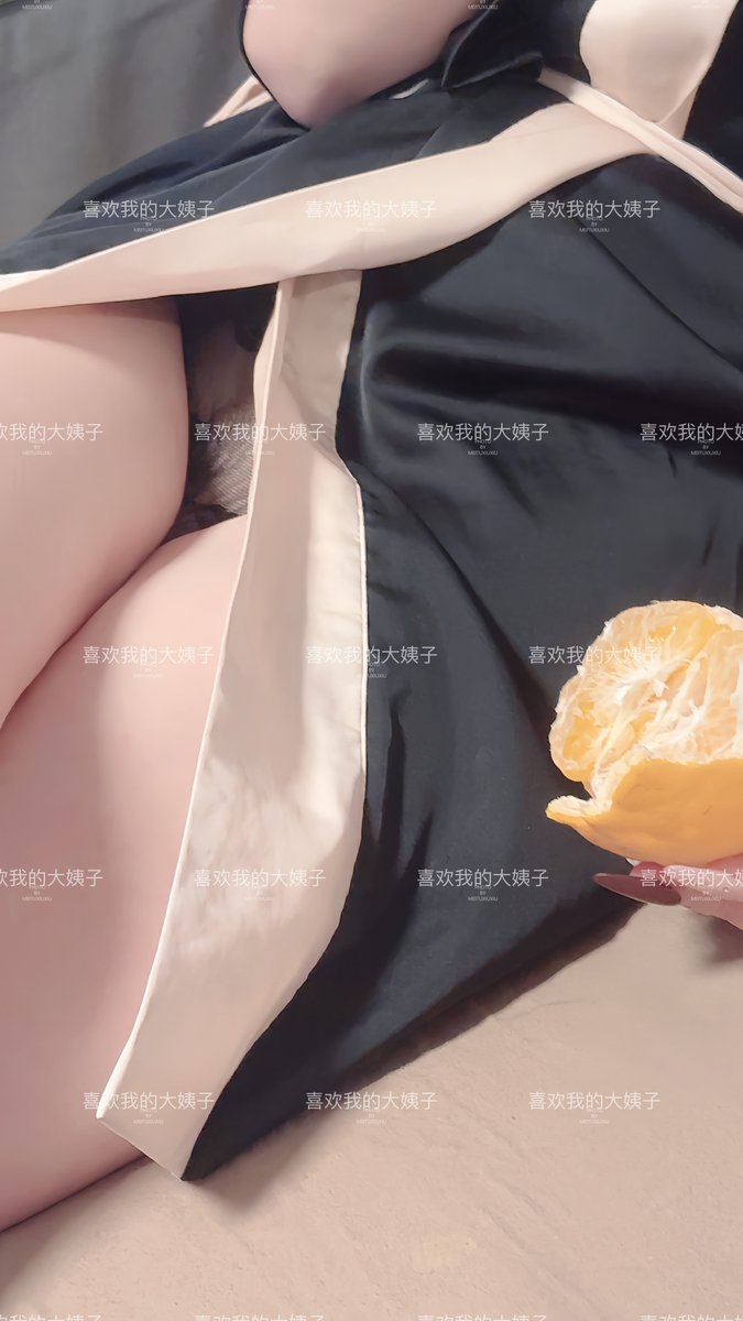 我给你们说，我看到大姐内裤了，我没有一惊一乍的，是我在老婆旁边看到大姐内裤了，我没有想看的，就随便抬下头就看到，也不知道老婆看到没有
姐妹俩都洗好澡了，大姐在吐槽今天上班的事情，然后老婆说想开一家馄炖店，你们没有看错，是一家馄炖店(老婆会调馅)
到时候都来买😂 https://t.co/rw4mEnsQEl