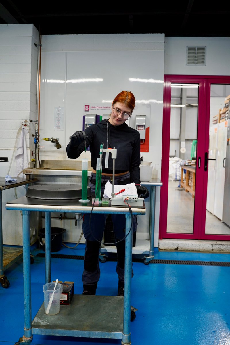 pressonvinyl's tweet photo. π Meet Em! Our incredible galvanics guru, hard at work checking the pH, density, and surface tension of the galvanic bath solution. Precision is key to crafting high-quality stampers! π¬β‘
#VinylProduction #Galvanics #BehindTheScenes https://t.co/yXYscntAbg