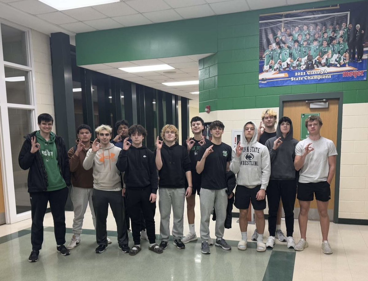 OwenRoberts886's tweet photo. Team 6 with 12 guys supporting the York girls basketball team and Morgan’s Message. ⁦Nice try team 3. @YorkDukesFB⁩ https://t.co/YieV0cXtyN