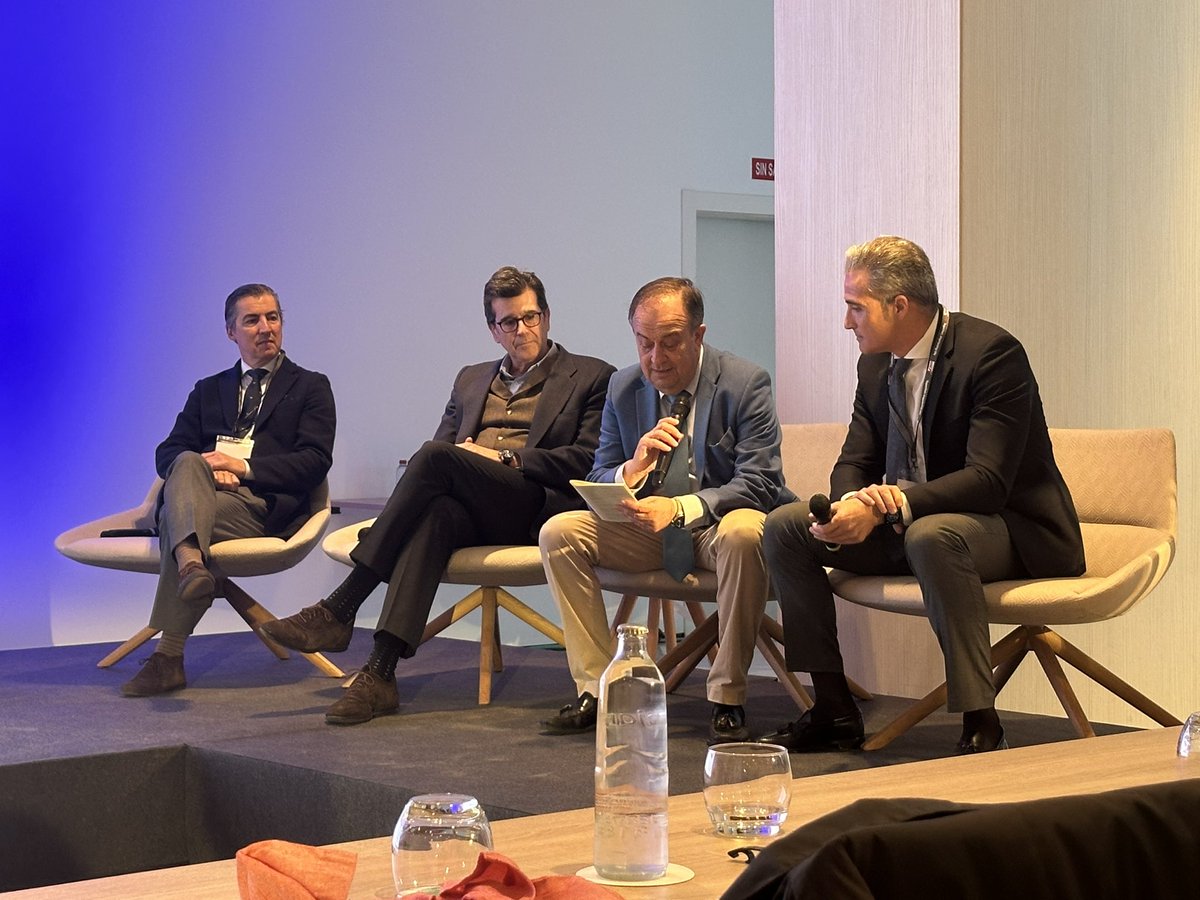 Cirugia General. Hosp. Univ. Virgen Macarena (@cirugiahosp) on Twitter photo Inaugurando el #XXXIICursoIMIS con la certeza de que cualquier innovación existente en cirugía va a ser tratada y mostrada en este curso. <a href="/aecirujanos/">aecirujanos</a> <a href="/HUVMacarena/">Hospital Virgen Macarena</a> <a href="/CirugiaHUVR/">CirugíaGeneralHUVR</a> <a href="/hvirgendelrocio/">HU Virgen del Rocío</a> <a href="/scmi_itec/">aec_cmi</a> <a href="/asacirujanos/">asacirujanos</a> Inaugurando el #XXXIICursoIMIS con la certeza de que cualquier innovación existente en cirugía va a ser tratada y mostrada en este curso. <a href="/aecirujanos/">aecirujanos</a> <a href="/HUVMacarena/">Hospital Virgen Macarena</a> <a href="/CirugiaHUVR/">CirugíaGeneralHUVR</a> <a href="/hvirgendelrocio/">HU Virgen del Rocío</a> <a href="/scmi_itec/">aec_cmi</a> <a href="/asacirujanos/">asacirujanos</a>
