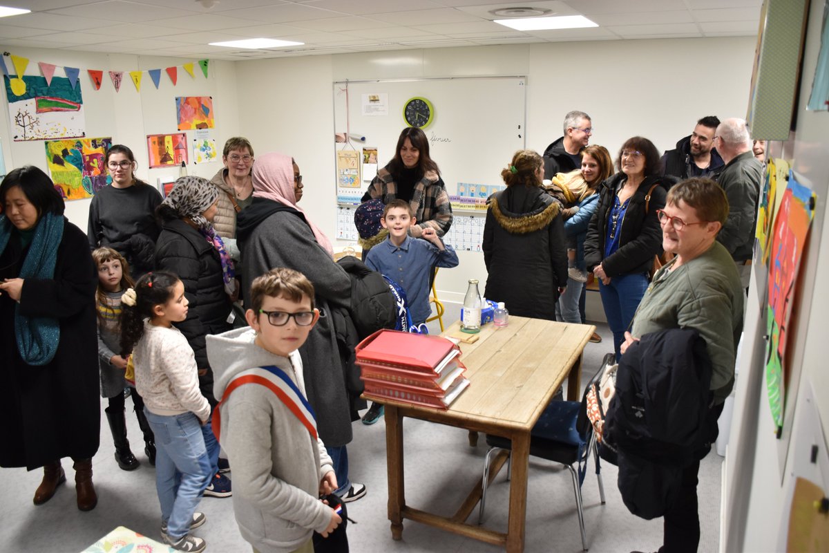 #éducation 🏫 
De nouveaux locaux ont été inaugurés au centre scolaire Jean-Jaurès d'Oissel-sur-Seine. 
✅Ce projet offre aux élèves des conditions d'apprentissage améliorées dans un bâtiment éco-responsable: classes supplémentaires, bibliothèque, salle de spectacle, salle