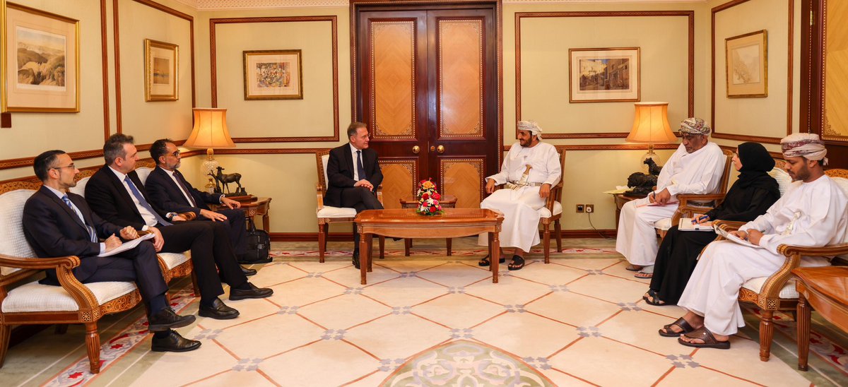وزارة الخارجية (@fmofoman) on Twitter photo 📸 | التقى سعادة الشيخ <a href="/KhalifaAlharthy/">Khalifa Alharthy</a>، وكيل وزارة الخارجية للشؤون السياسية، بسعادة إدموند تشيريلي، نائب وزير الخارجية والتعاون الدولي الإيطالي وذلك اليوم بديوان عام وزارة الخارجية. 📸 | التقى سعادة الشيخ <a href="/KhalifaAlharthy/">Khalifa Alharthy</a>، وكيل وزارة الخارجية للشؤون السياسية، بسعادة إدموند تشيريلي، نائب وزير الخارجية والتعاون الدولي الإيطالي وذلك اليوم بديوان عام وزارة الخارجية.