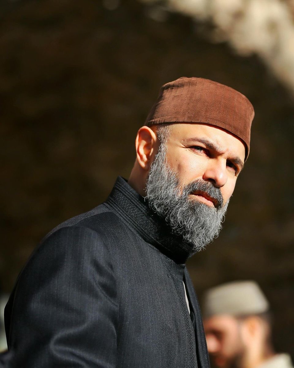 erkan avcının oynadığı sadi hüdayi karakteri kötü birine dönüstürülüp insanların nefretini kazandı yeğeniyle düsman edildi oysaki cok derin oynanan ve oyunculuğunu bize güzel bir sekilde geciren bir karakterin bu sekilde yazılmasını asla istemiyoruz

NOWCünZeye SahipÇık