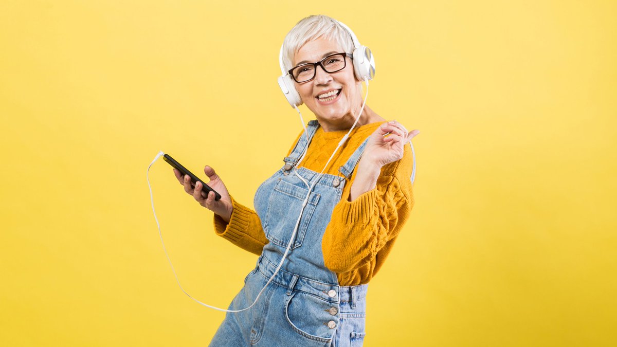 AbilityNet's tweet photo. Free #Smartphone training webinar! Join us on Wednesday 26 February at 1pm GMT for a #FreeWebinar on '#Tips to make your smartphone easier to use': https://t.co/HbkKRh0fDd https://t.co/5kMuoi24P7
